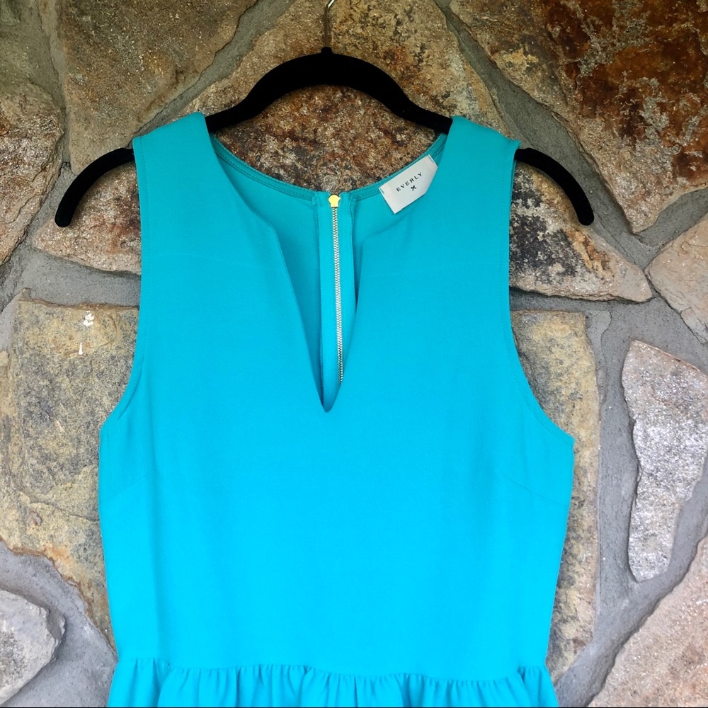 Everly Split Neck Dress - Picture 3 of 10